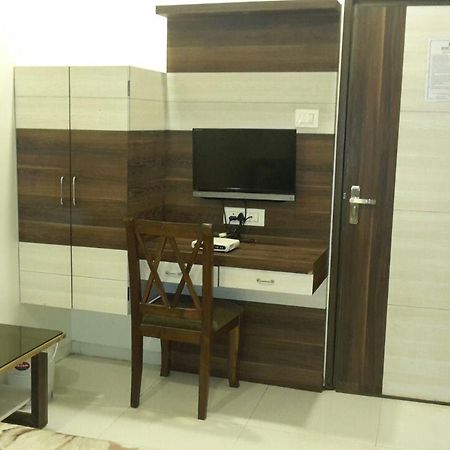 Hotel Crystal Vadodara Dış mekan fotoğraf