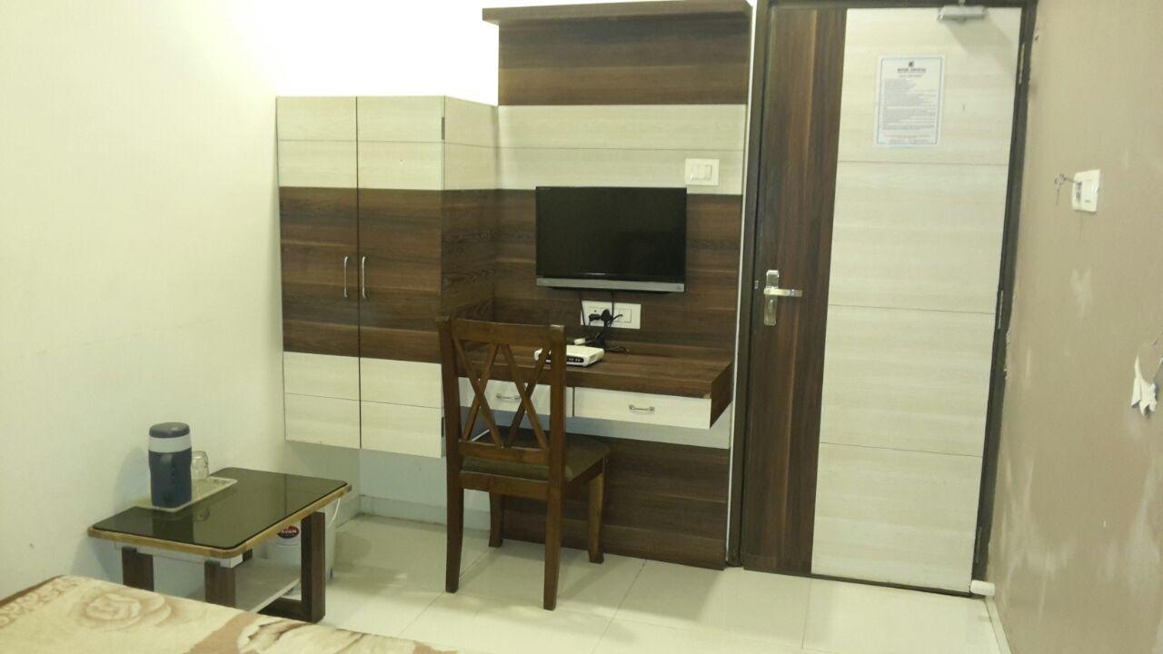 Hotel Crystal Vadodara Dış mekan fotoğraf