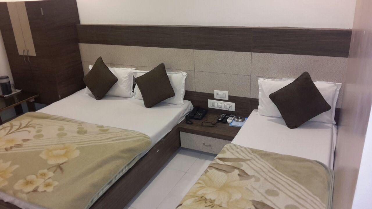 Hotel Crystal Vadodara Dış mekan fotoğraf