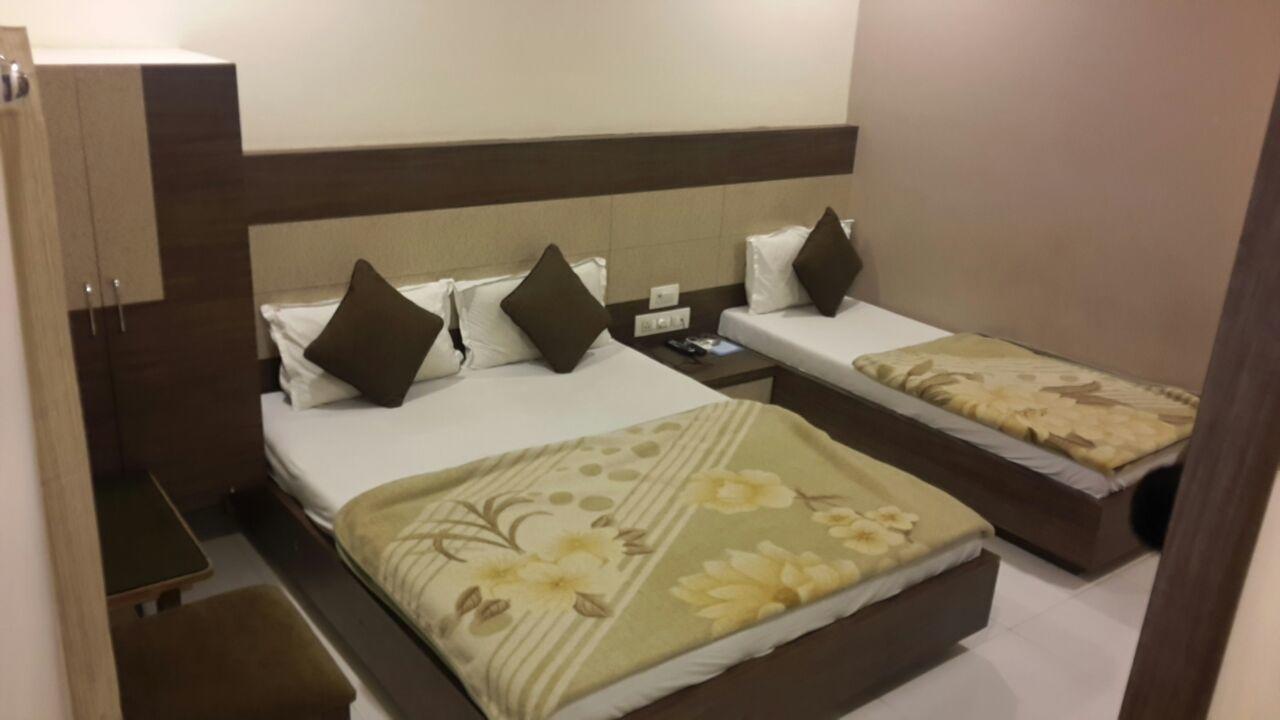 Hotel Crystal Vadodara Dış mekan fotoğraf