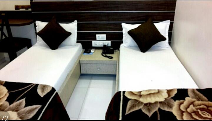 Hotel Crystal Vadodara Dış mekan fotoğraf